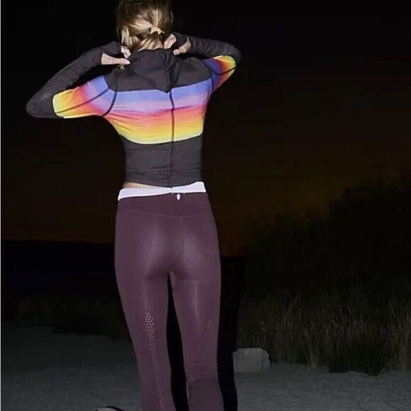 FREE PEOPLE MOVEMENT HUDDLE PRINTED HOODED LAYERING TOP WITH HIGH HOODED NECK - Picture 2 of 9